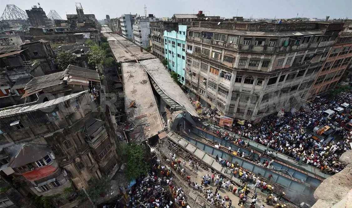Aumenta a 21 los muertos por derrumbe en la India