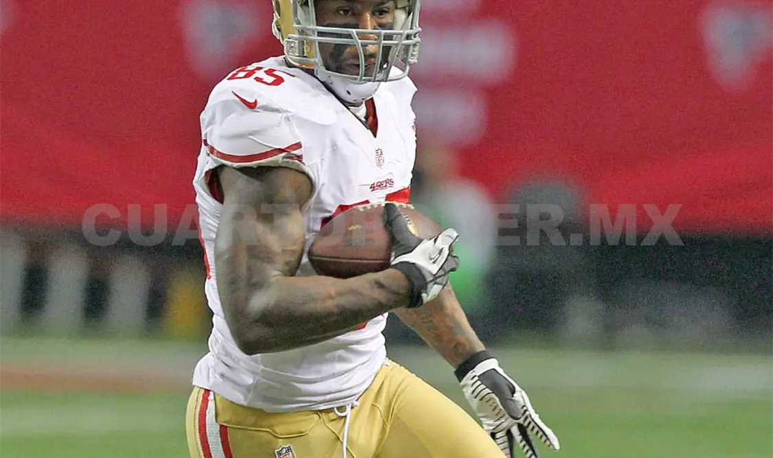Vernon Davis firma con los Pieles Rojas
