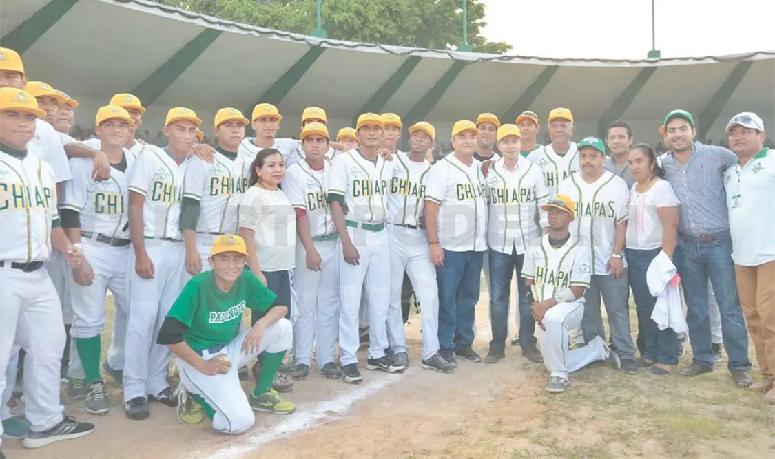 Inaugura MVC rehabilitación de estadio de Béisbol