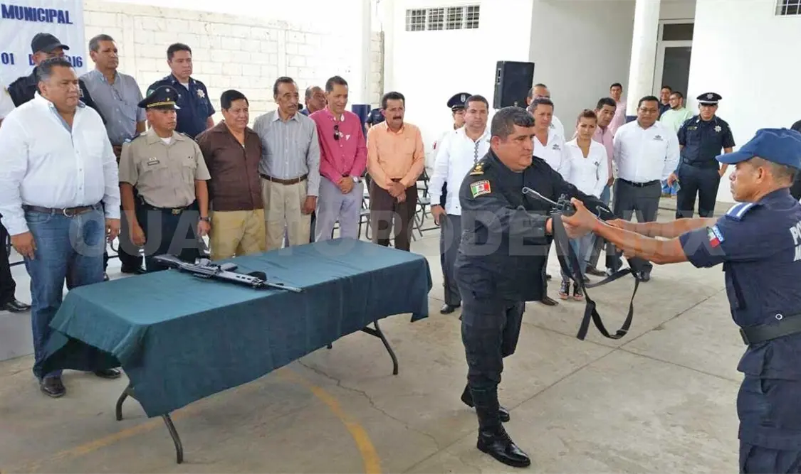 Toma protesta SSyPC a nuevos mandos y entrega 50 fusiles automáticos