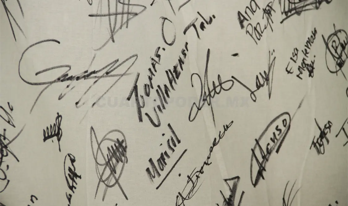 Ciudadanos capitalinos y nacionales han dejado su firma en señal de apoyo a los empresarios chiapanecos. Guillermo Ramos / CP.