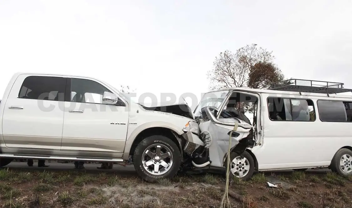 Choque frontal deja 12 heridos en carretera