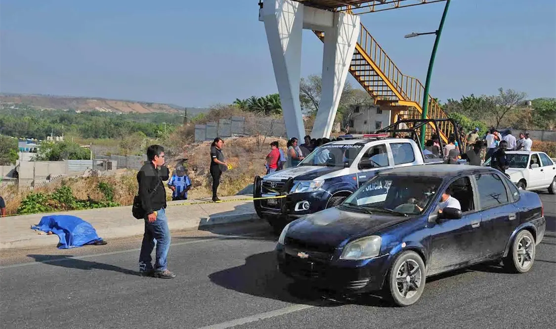 Muere niño arrollado por auto