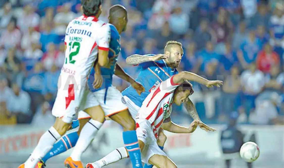 Necaxa derrota al Cruz Azul