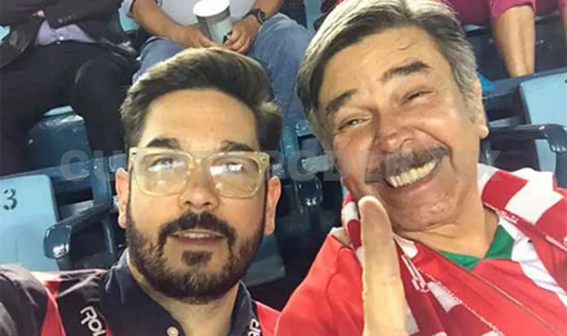 A Jorge Ortiz de Pinedo y a su hijo en el estadio Azul