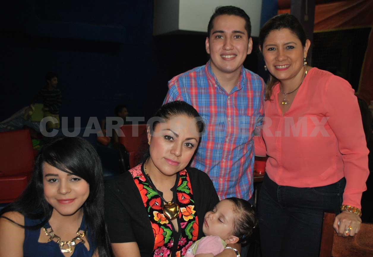 Hermoso festejo para Maricarmen