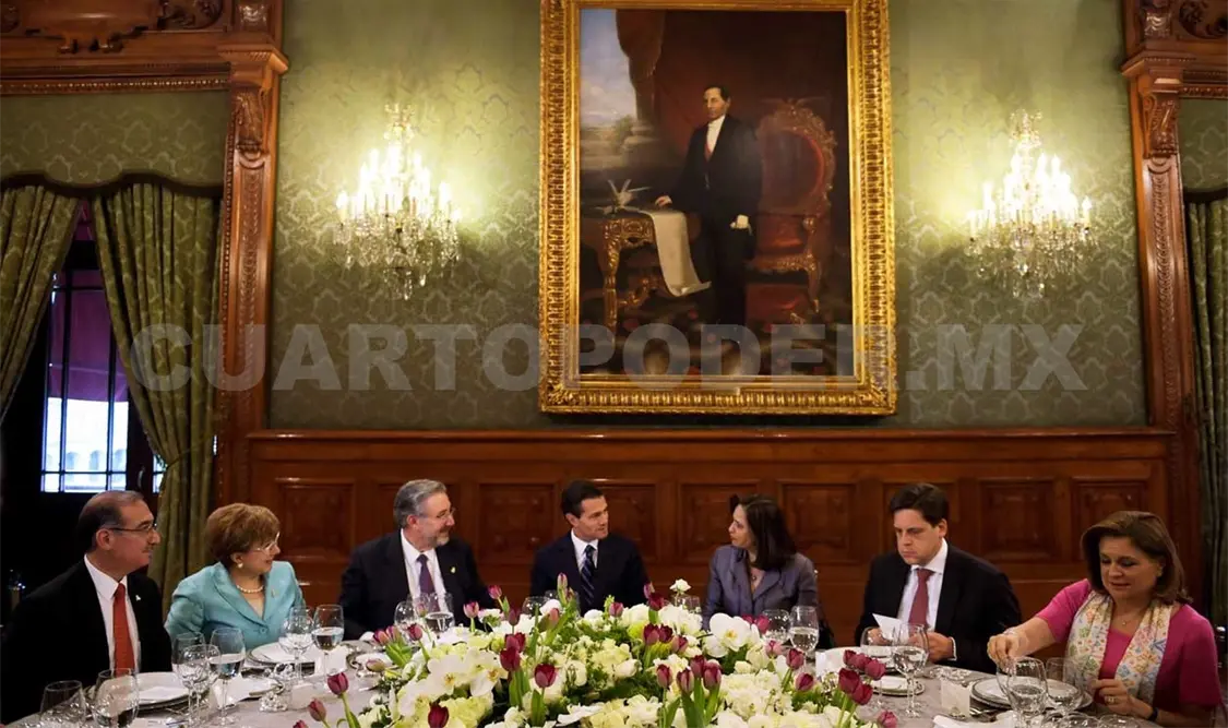 Recibe EPN a ministros de Corte