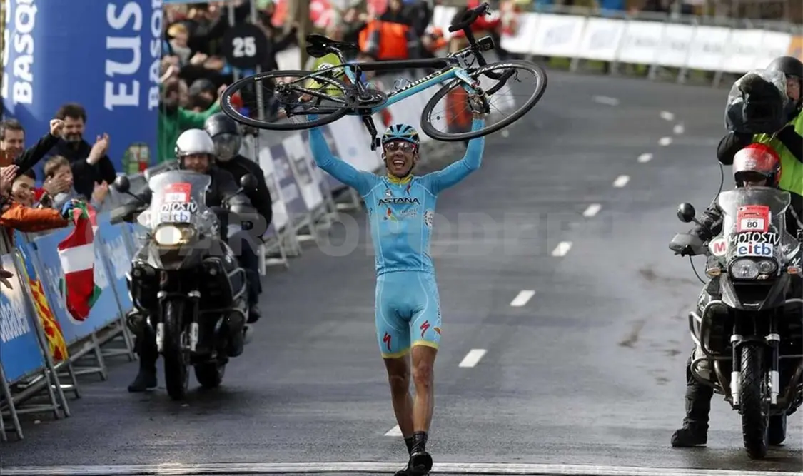 Colombiano Sergio Henao asume liderato