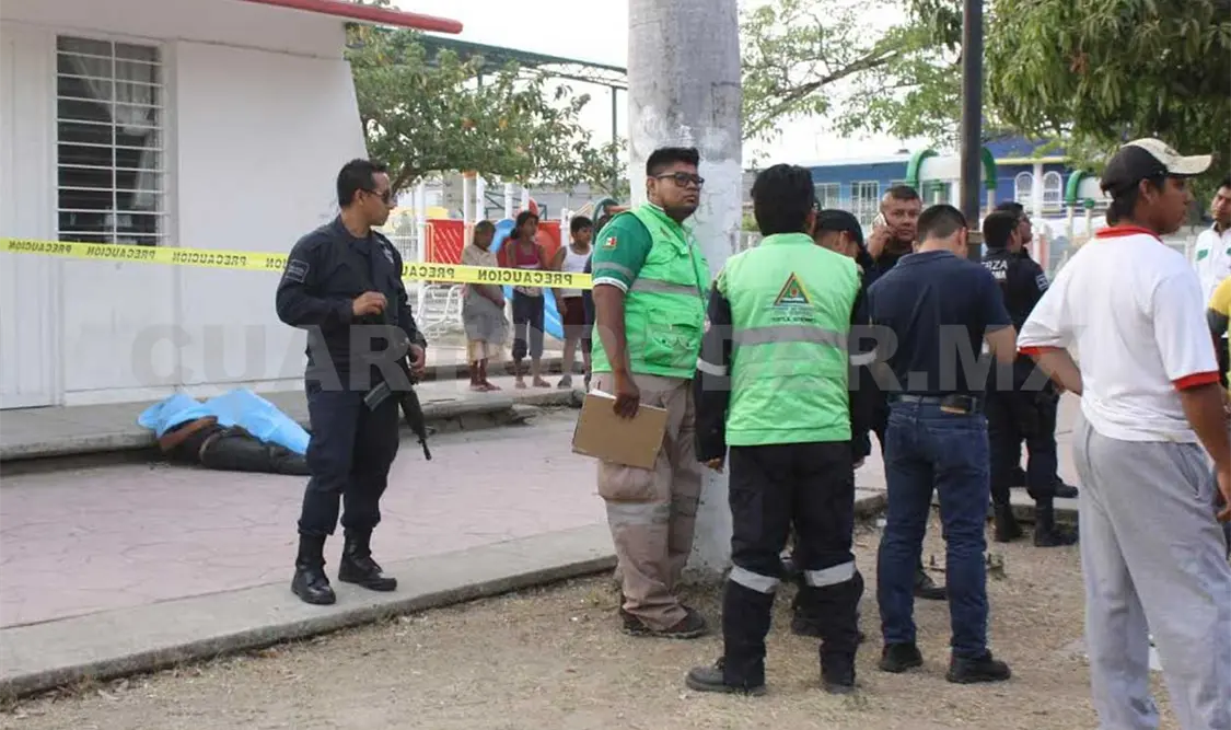 El cadáver fue levantado y llevado a las instalaciones del anfiteatro, para practicarle la autopsia que marca la ley. Rafael Cabrera / CP