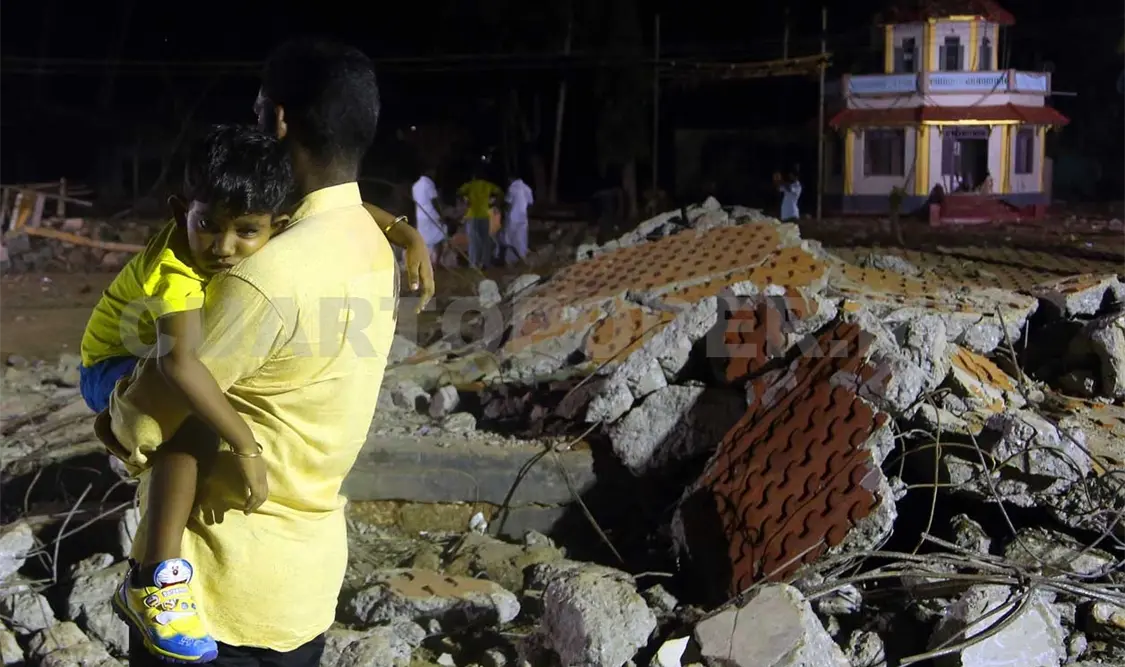 Explosión deja 102 muertos en templo de India