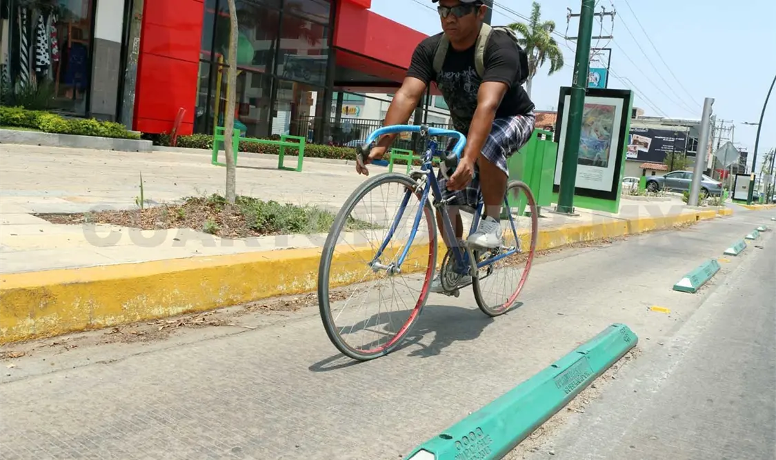 Ciclistas evidencian abandonos de ciclovía