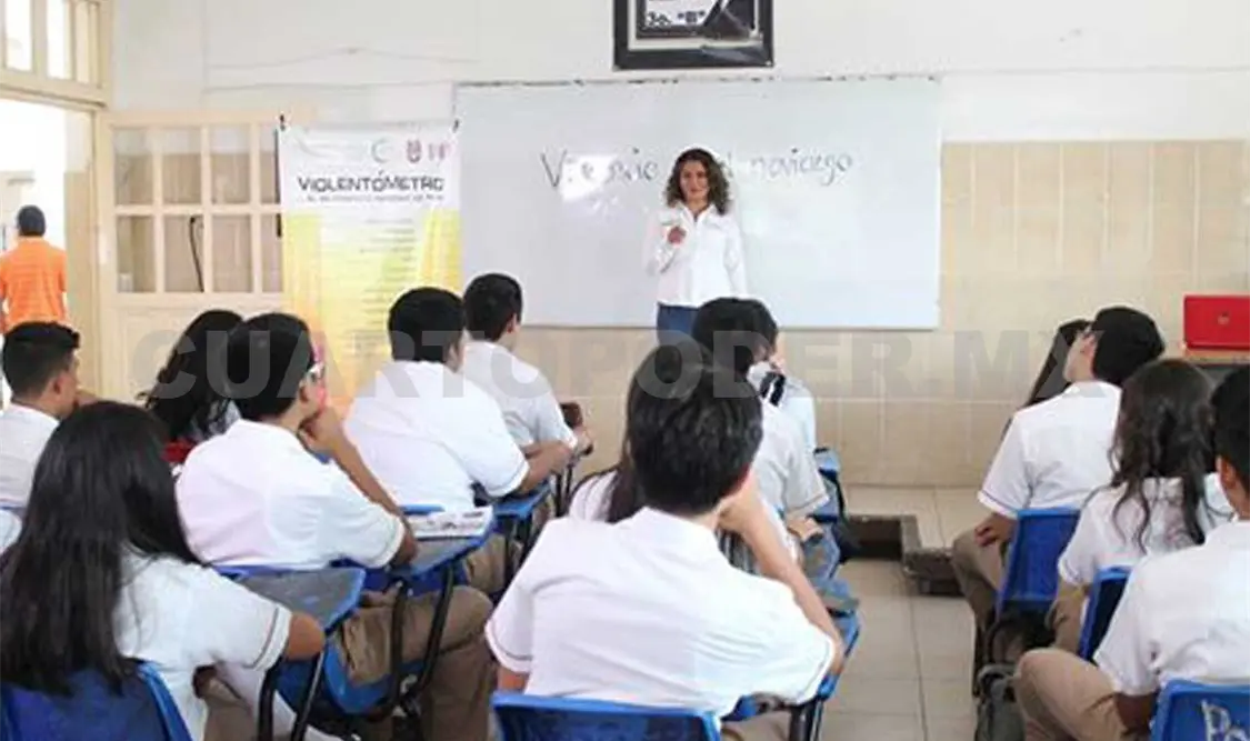 Pláticas en escuelas sobre violencia en el noviazgo