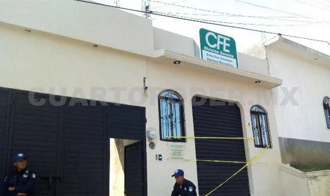 Encapuchados asaltan la CFE