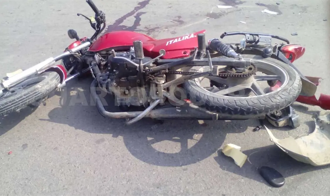 Muere motociclista al ser arrollado