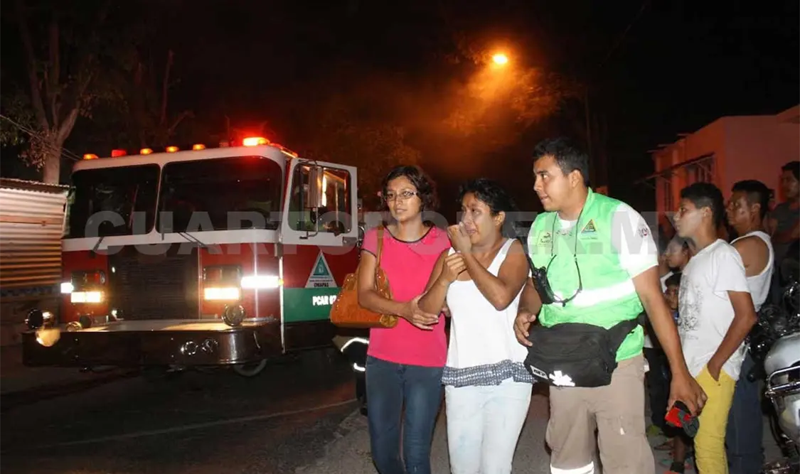 Fuego consume casa en Tuxtla