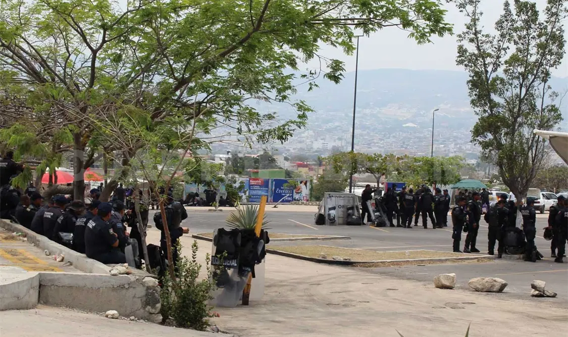La presencia de los elementos de seguridad tenía como objetivo salvaguardar las instalaciones. CP