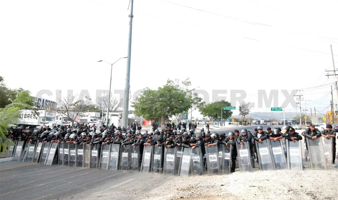 Elementos estatales y federales unieron esfuerzos para mantener el orden y conservar la paz de la ciudadanía. CP