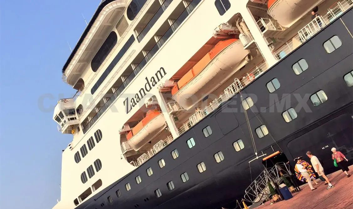 El crucero Zaandam la línea naviera Holland América hizo llego el sábado a este importante puerto de la Perla del Soconusco. Rafael Victorio / CP