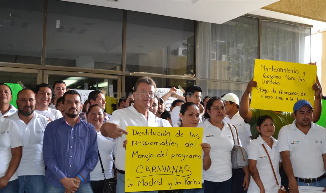 Empleados de caravana de salud de la Secretaría de Salud, exigen 7 pagos atrasados. María Perianza /CP