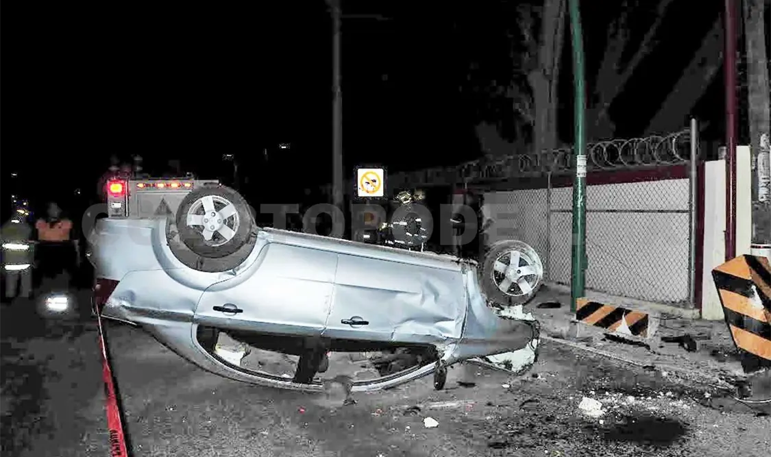 Volcadura en Plan de Ayala