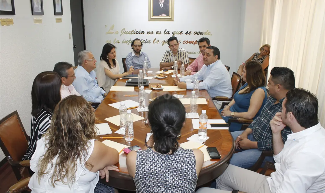 La reunión de trabajo se celebró el la sala de los presidentes. Cortesía.