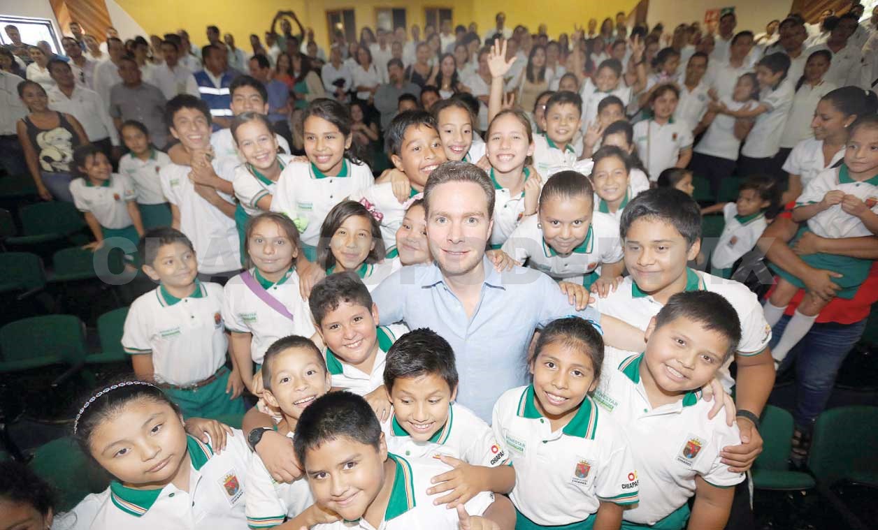 Manuel Velasco reconoce a educadoras