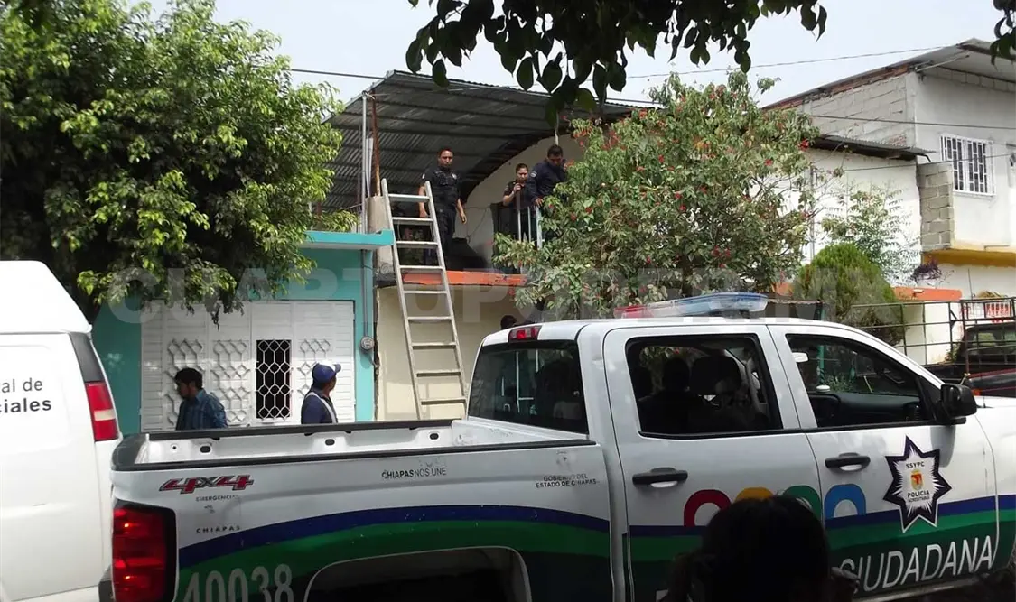 Joven se cuelga con una soga