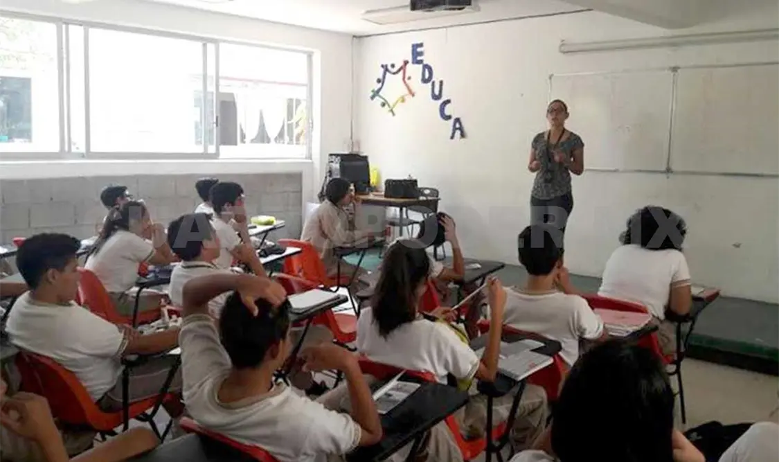 Imparten pláticas de prevención a estudiantes