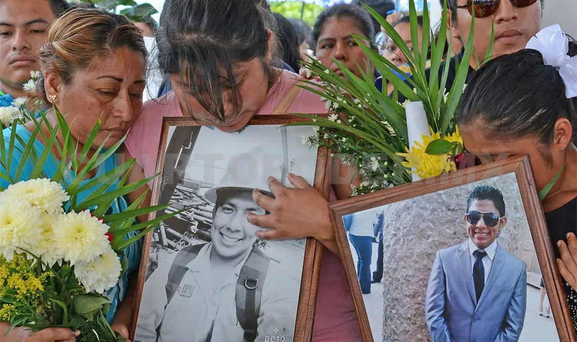 La comunidad de Mundo Nuevo, en el municipio de Nanchital, Veracruz, despidió a los fallecidos por la explosión del Complejo Pajaritos.