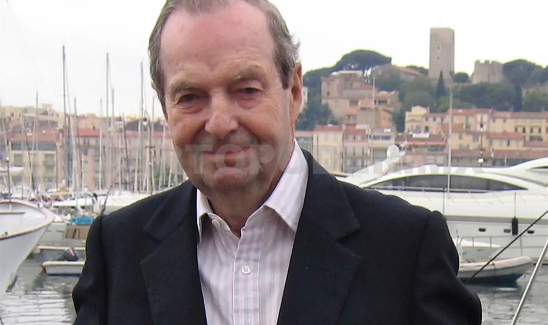 Muere director de James Bond