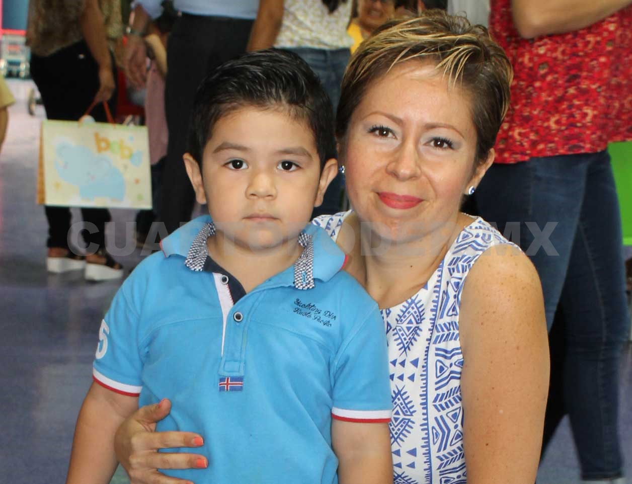 Muchas felicidades, al pequeño Mateo
