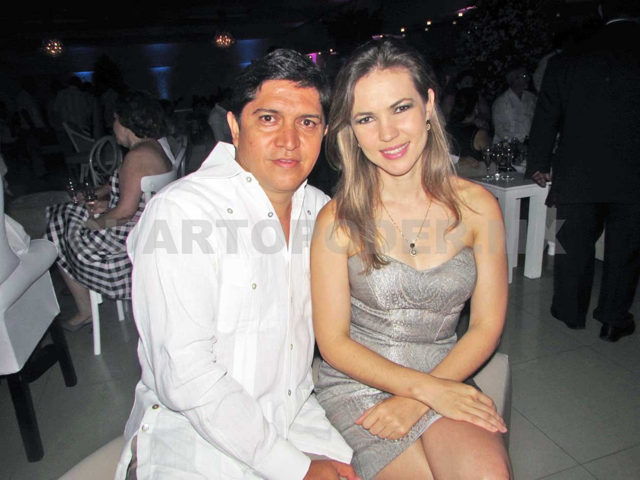 Pareja se une en matrimonio