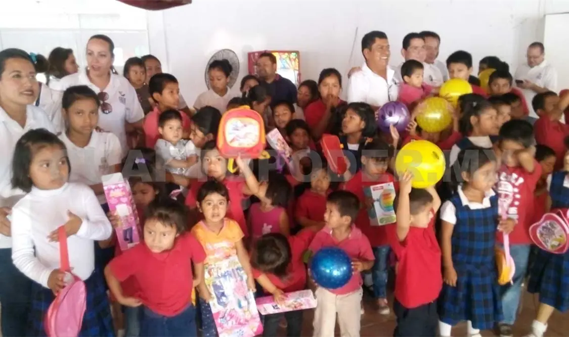 Comisión visita a niños en Casa Hogar Alegre