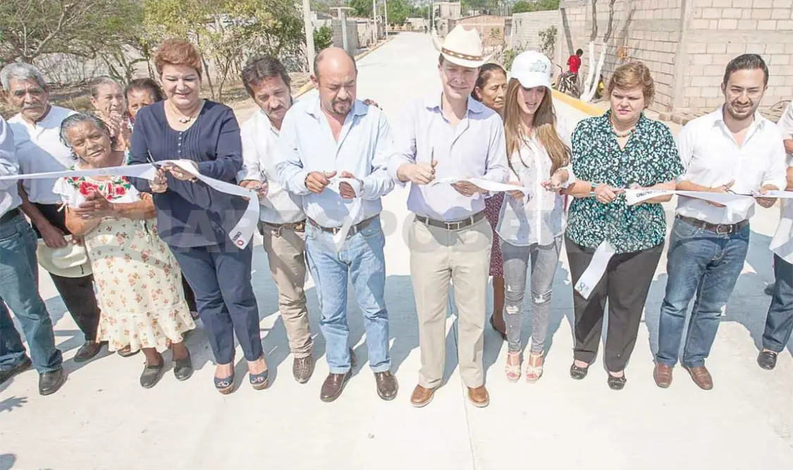 Inaugura MVC pavimentación de vialidades en Ocozocoautla