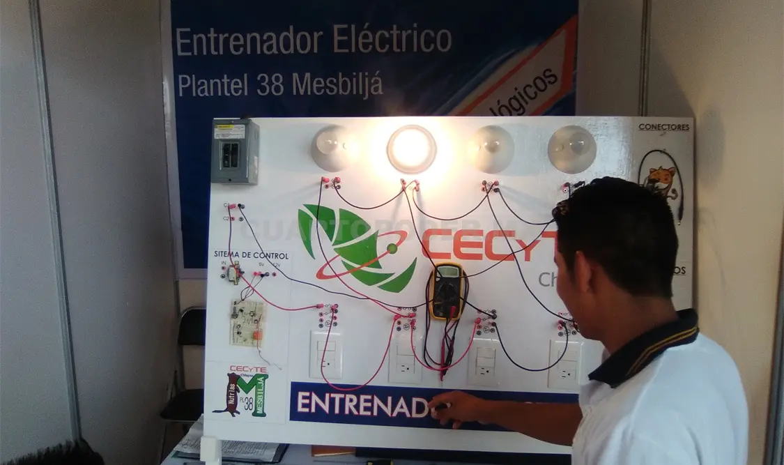 El entrenador eléctrico permite realizar prácticas que involucran electricidad en zonas donde ésta es intermitente. Diana Ramírez / CP.