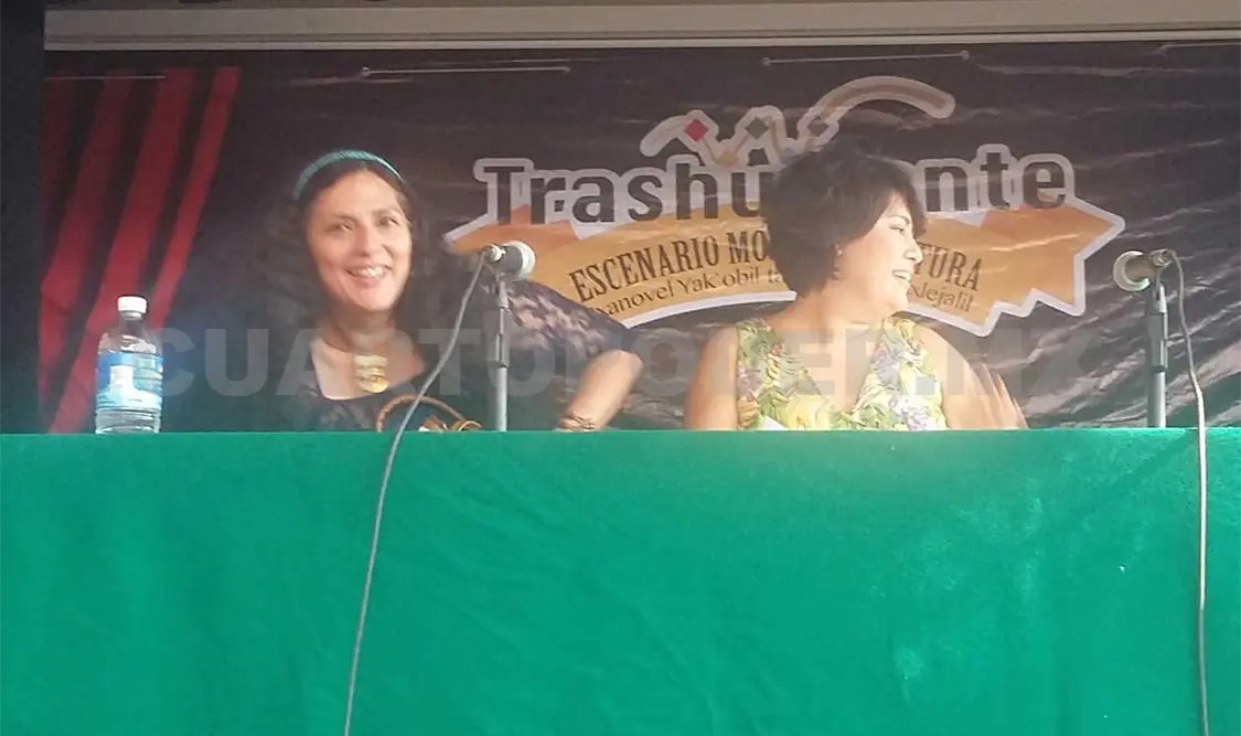 Las coordinadoras del libro, Patricia Mota y Lucía Ovando. Darwin Mendoza