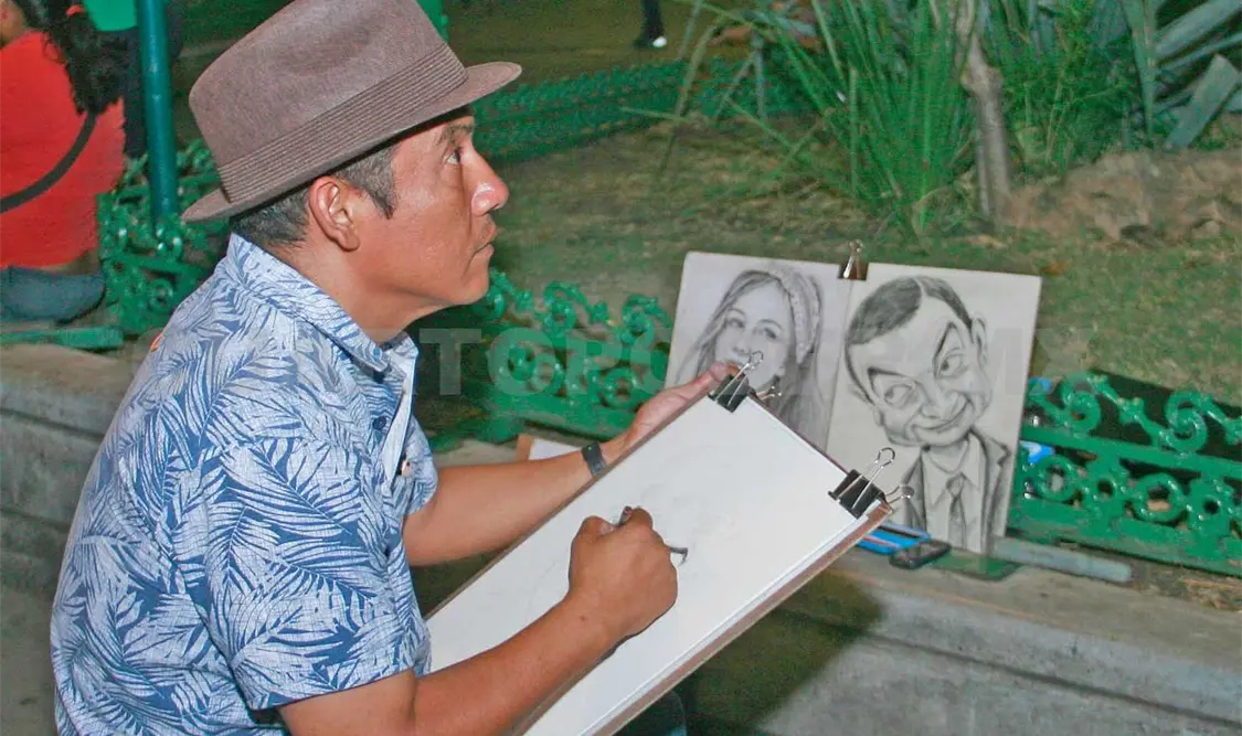 El artista urbano del retrato a punta de lápiz