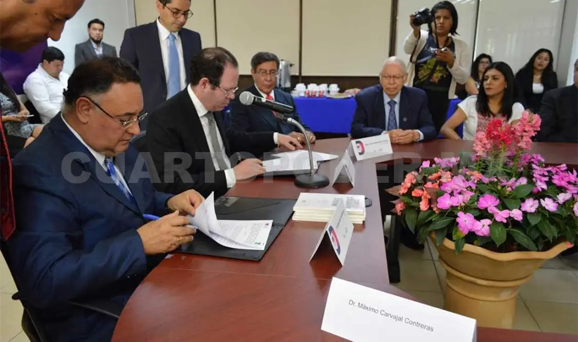 Firman convenio con asociación civil