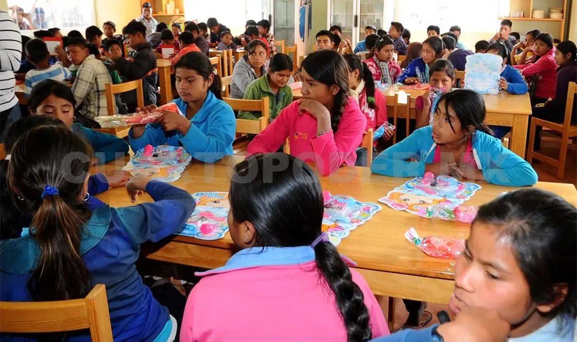 Educación bilingüe para comunidades