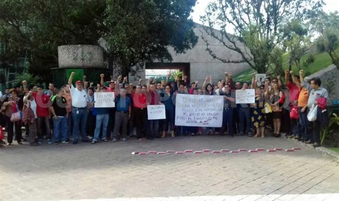 Protestas en el Fondo de Cultura Económica