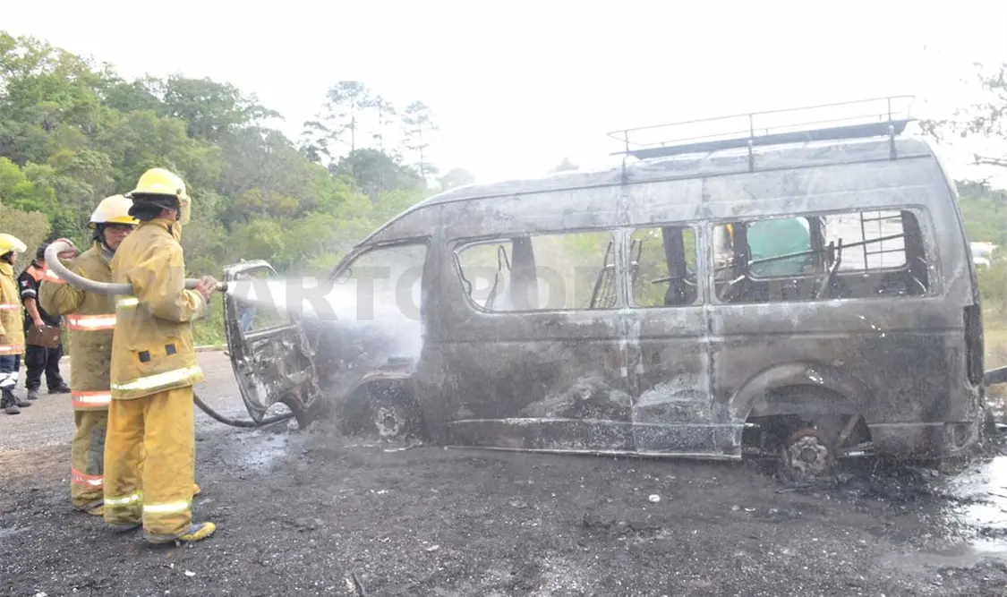 Pasajeros se salvan de morir calcinados