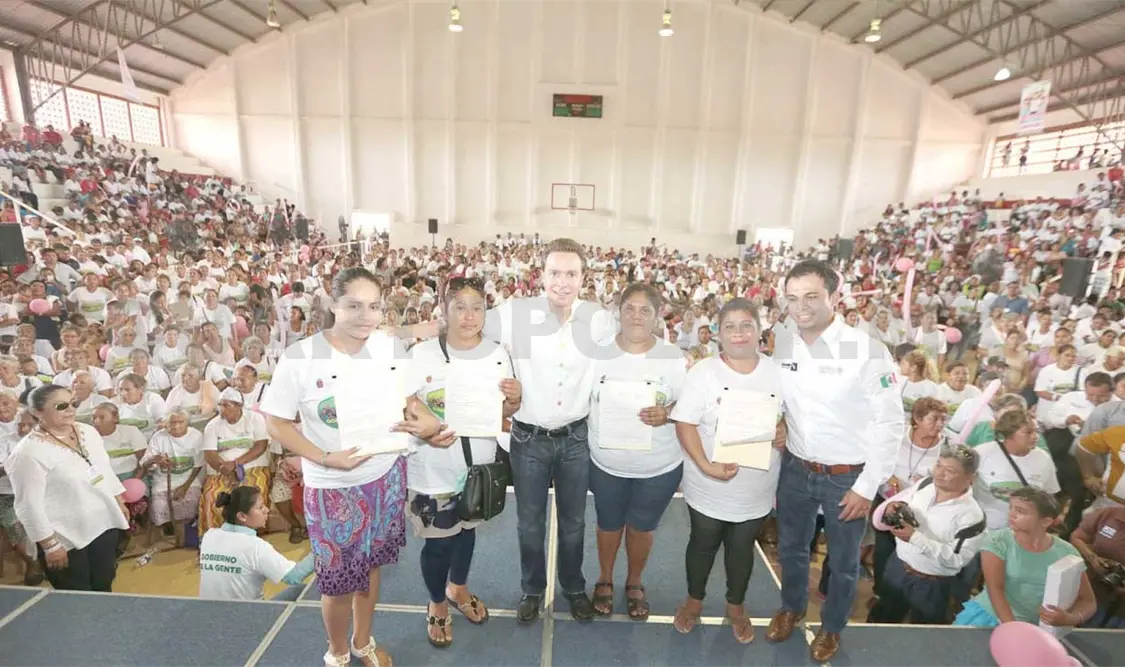 Se redoblarán apoyos a jefas de familia: MVC