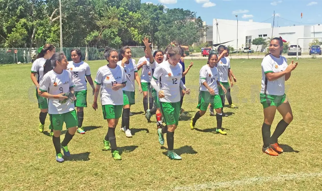 Plata y tres bronces en regional de Futbol