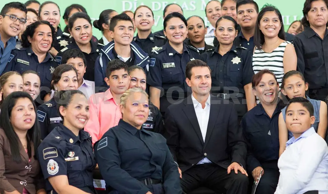 EPN instruye otorgar créditos a policías jefas de familia