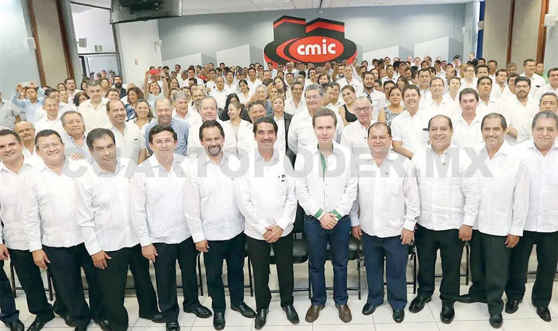 Asiste MVC a toma de protesta del Comité Directivo de la CMIC