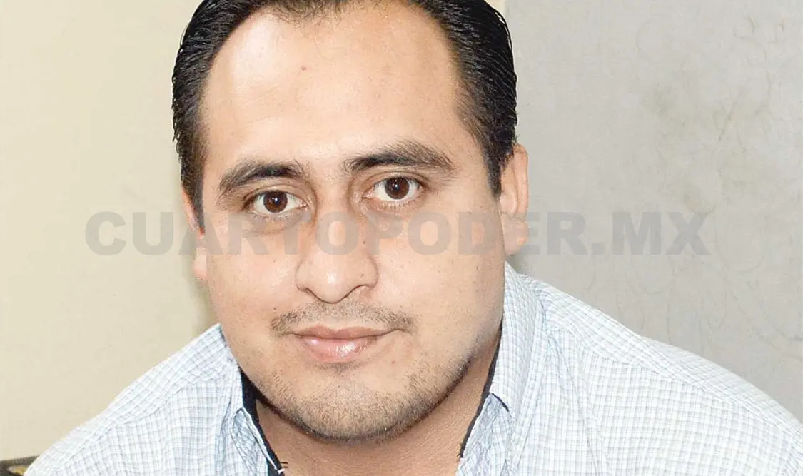 El poeta Fabián Rivera en Cuarto Poder. Darwin Mendoza