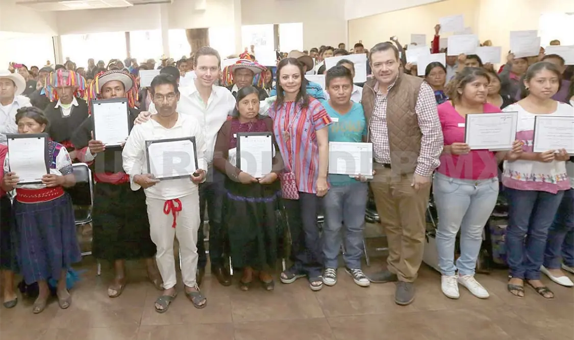 MVC y Nuvia Mayorga entregan apoyos a indígenas