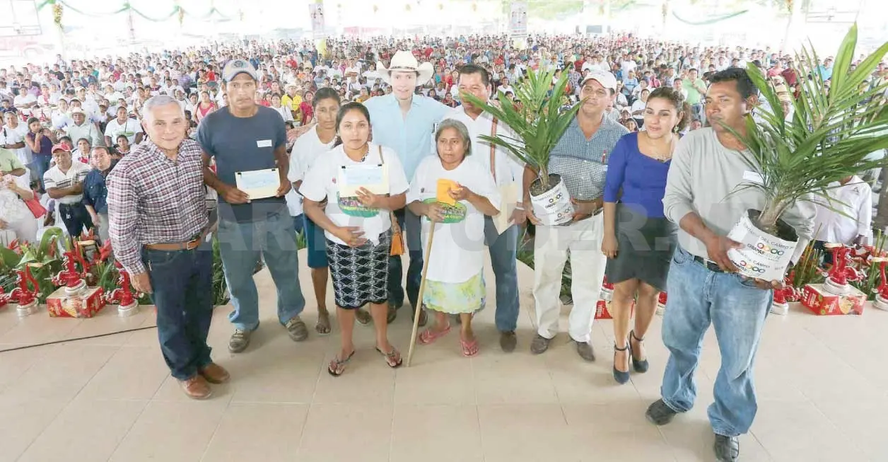 Entrega Velasco 4 mdp en insumos a productores