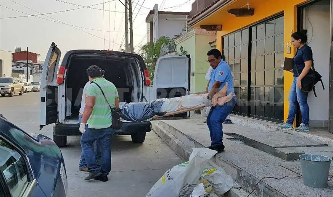 El cuerpo de Alejandro Gutiérrez fue trasladado al Servicio Médico Forense.
