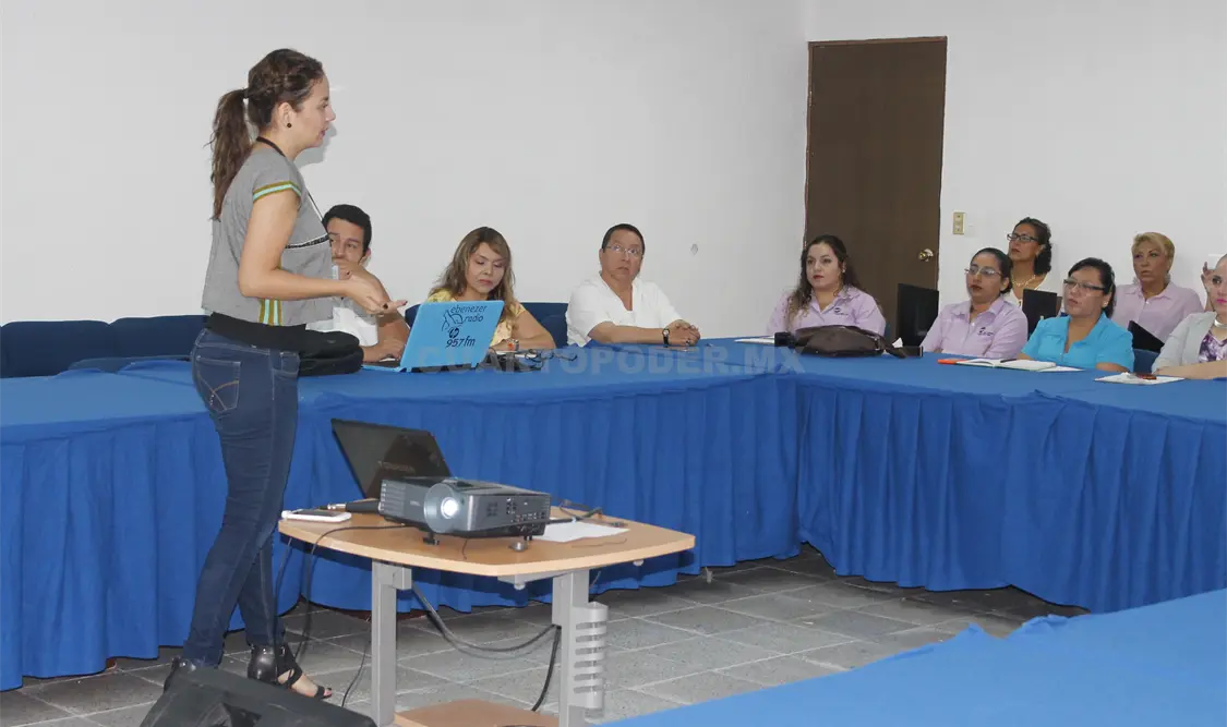 Dirección de Atención a Víctimas imparte plática a funcionarios. Cortesía.